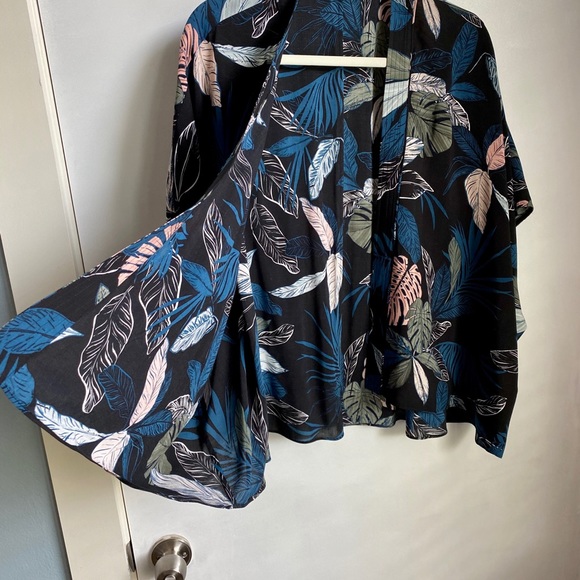 *SOLD* [NWoT] Aritzia Talula FAWKNER Blouse - Picture 4 of 11